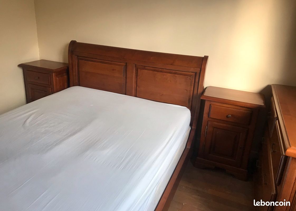 Chambre a coucher en bois massif artisanal (Merisier) (image 3)