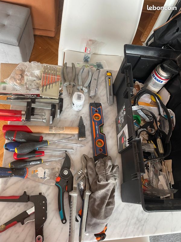 Caisse à outils + outils + quincaillerie (image 3)