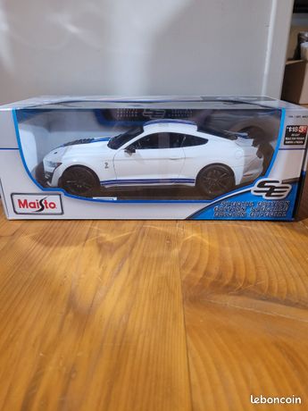 Voiture Miniature de Collection - MAISTO 1/18 - FORD Mustang GT Maisto