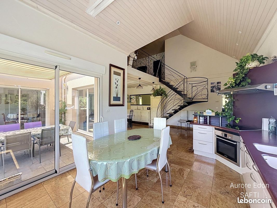 Maison 7 pièces 161 m² · à Ombrée d'Anjou · 161 m² · 328 000 €
