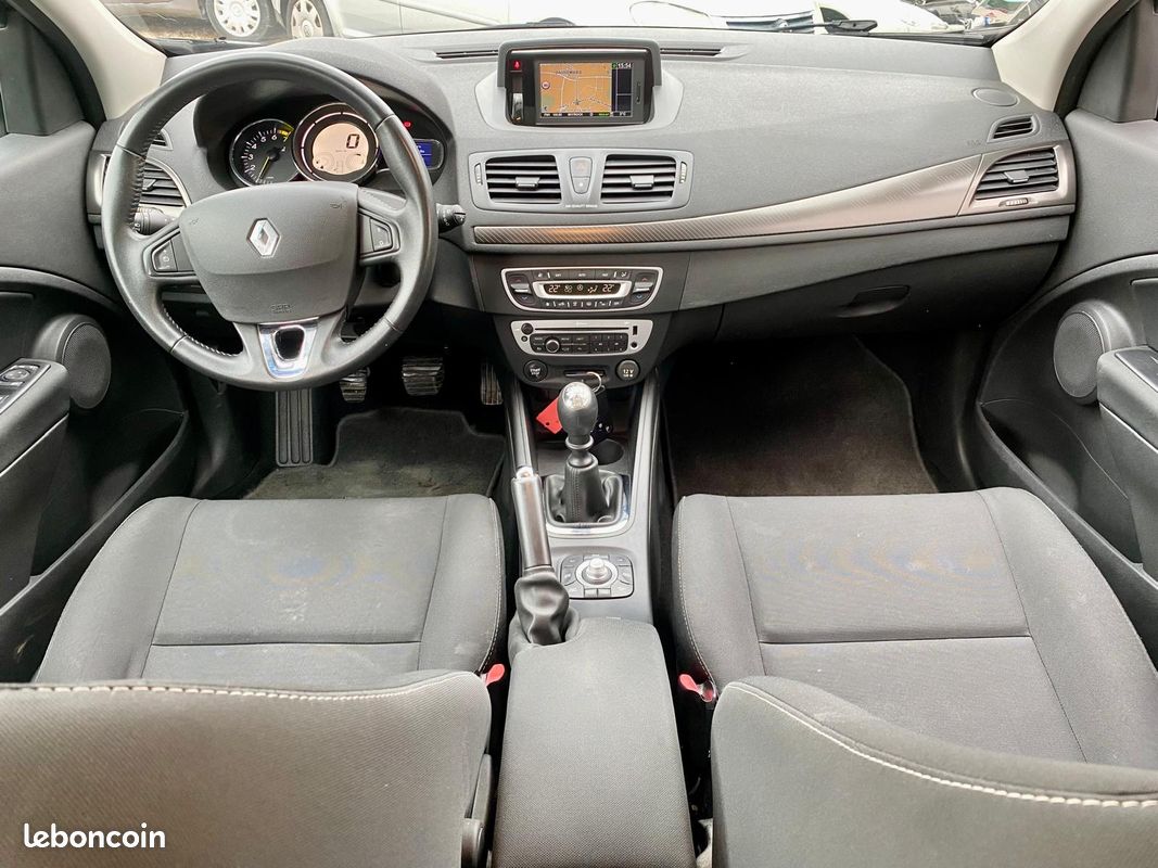 RENAULT Mégane III Phase 2 1.2L TCe 16V eco2 S&S 115 cv Pack GT Line (image 2)