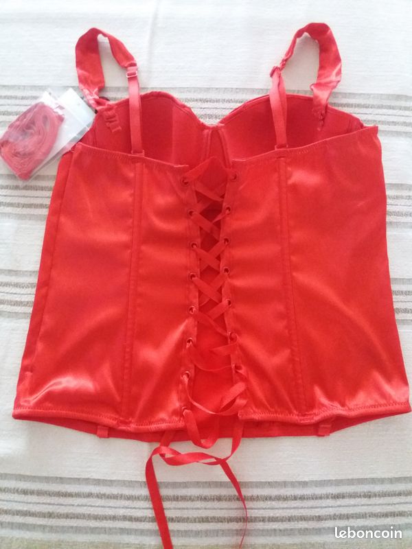 Guêpiere rouge (image 2)