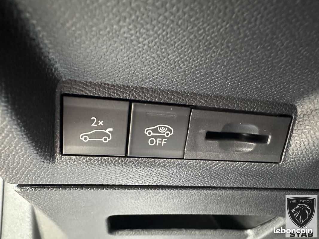 Peugeot 3008 III 1.2I HYBRID -145 BV E-DCS6 GT (image 16)