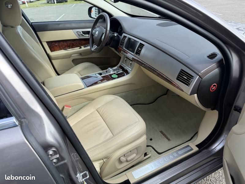 Jaguar XF 3.0 V6 D Luxe Premium (image 9)