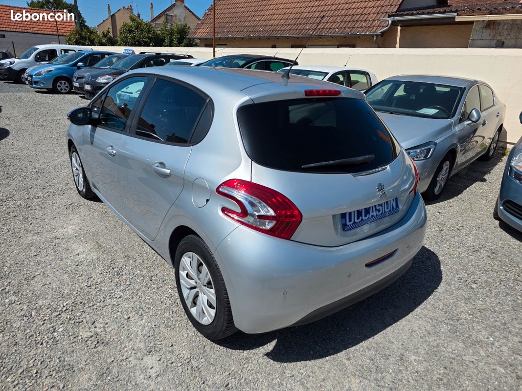 Peugeot 208 1.2 VTI 82 CV 5 PORTES (image 4)