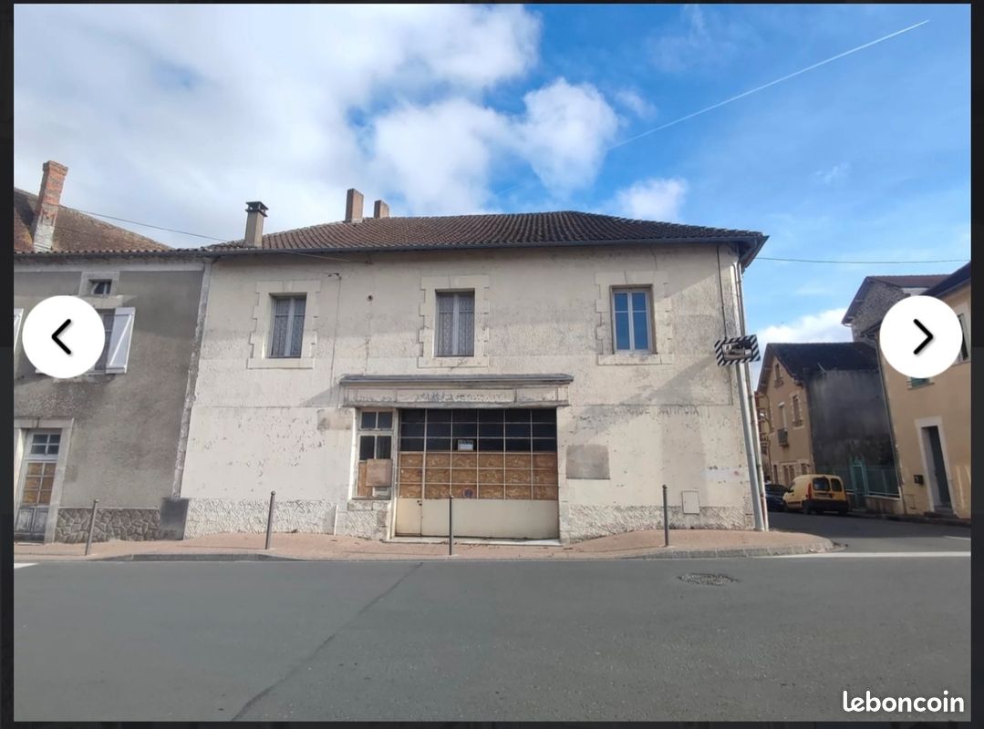 Maison 8 pièces 400 m² · à Piégut-Pluviers · 400 m² · 110 000 €