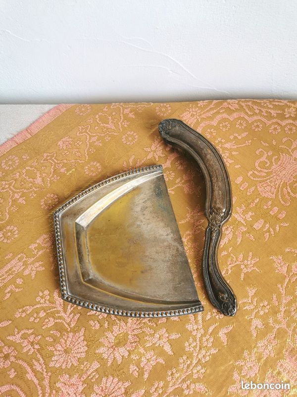 Pelle et brosse de table anciennes en métal argenté poinçonné (image 6)