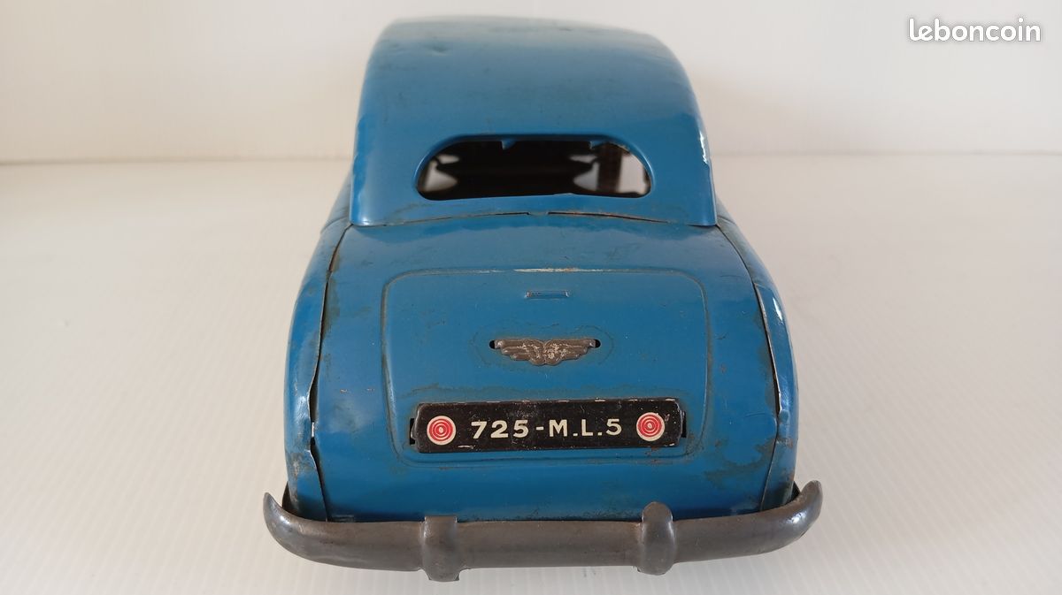 Voiture Ancienne En Tôle MARTINAN LARNAUDE 510