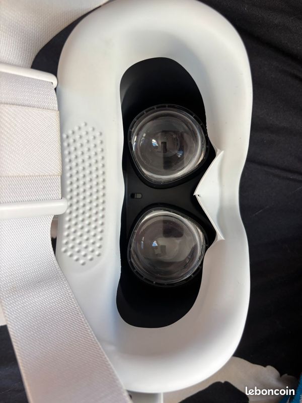 Oculus Quest 2 64GB (image 6)