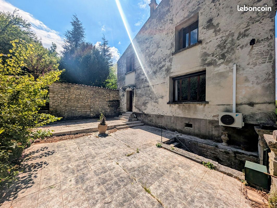 Maison 8 pièces 216 m² · à Barjac · 216 m² · 213 000 €