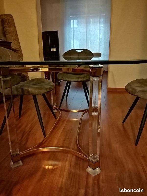 Vends table de salle à manger en verre 195x105cm. Très bon état général. 300 euros à débattre (image 4)