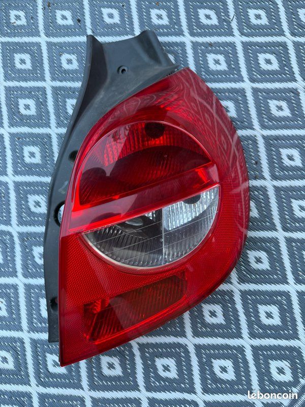 Feux arrières clio3 (image 1)