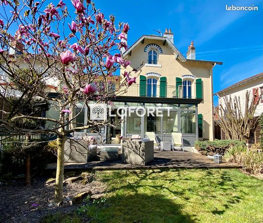 Maison 7 pièces 225 m²