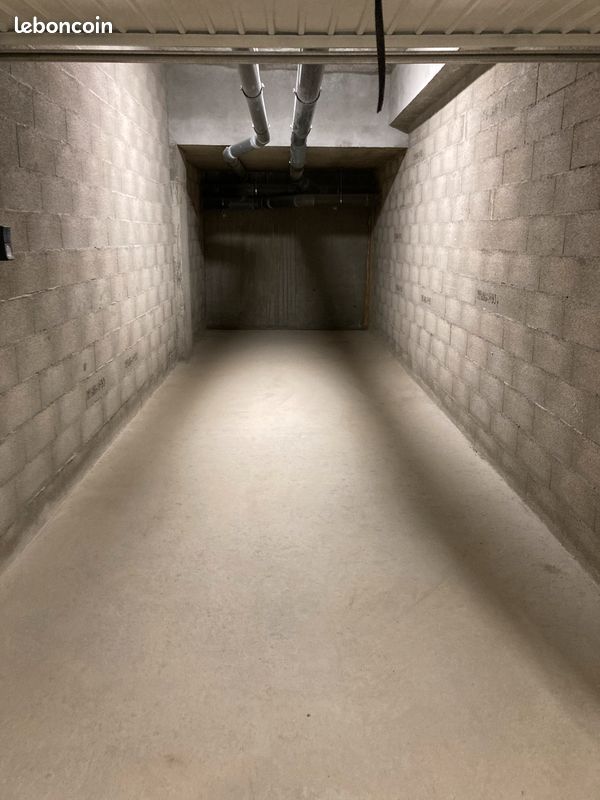 Loue Double Garage fermé - disponible immédiatement · à Lyon · 155 €/mois