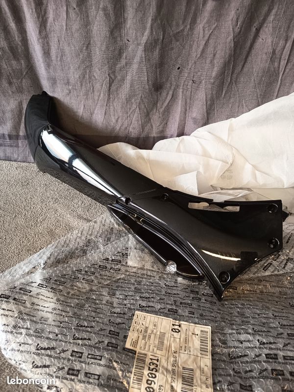 Bas de caisse plancher Piaggio Mp3 300 / 500 neuf (image 1)