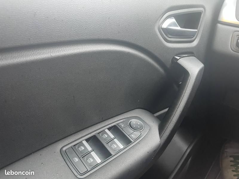 Renault Captur 1.6 E-Tech full hybrid 145ch Evolution (image 21)