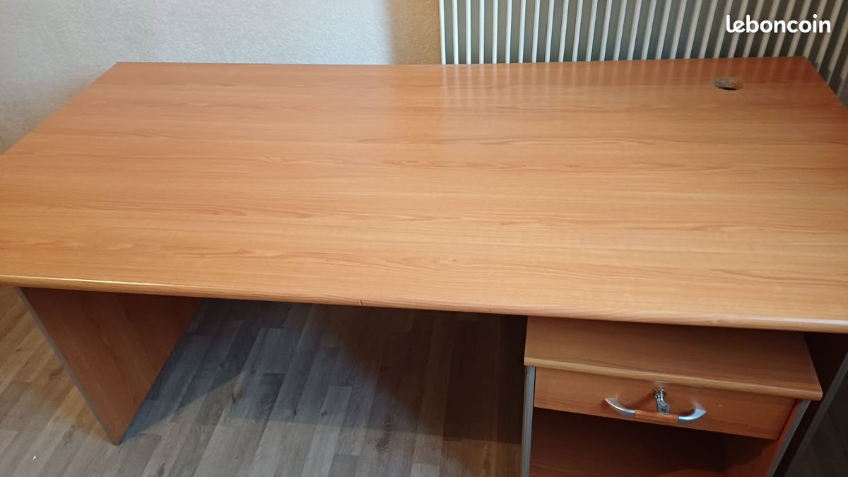 Bureau (image 2)