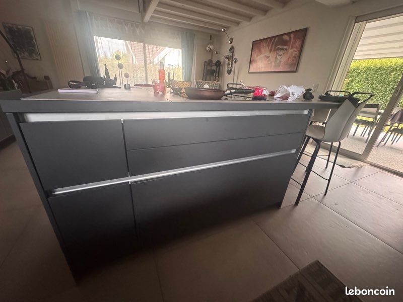 Îlot de cuisine équipé avec table et chaises (image 4)