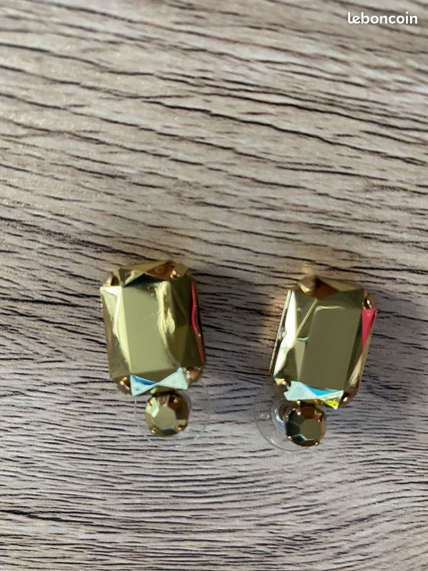 Boucles d’oreilles doré suspendu (image 1)