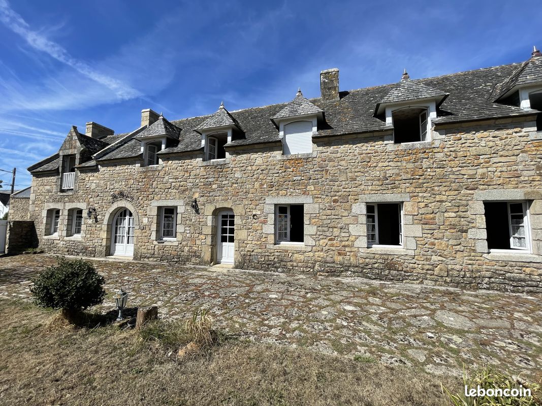 Maison 11 pièces 268 m² · à Ploemel · 268 m² · 599 000 €