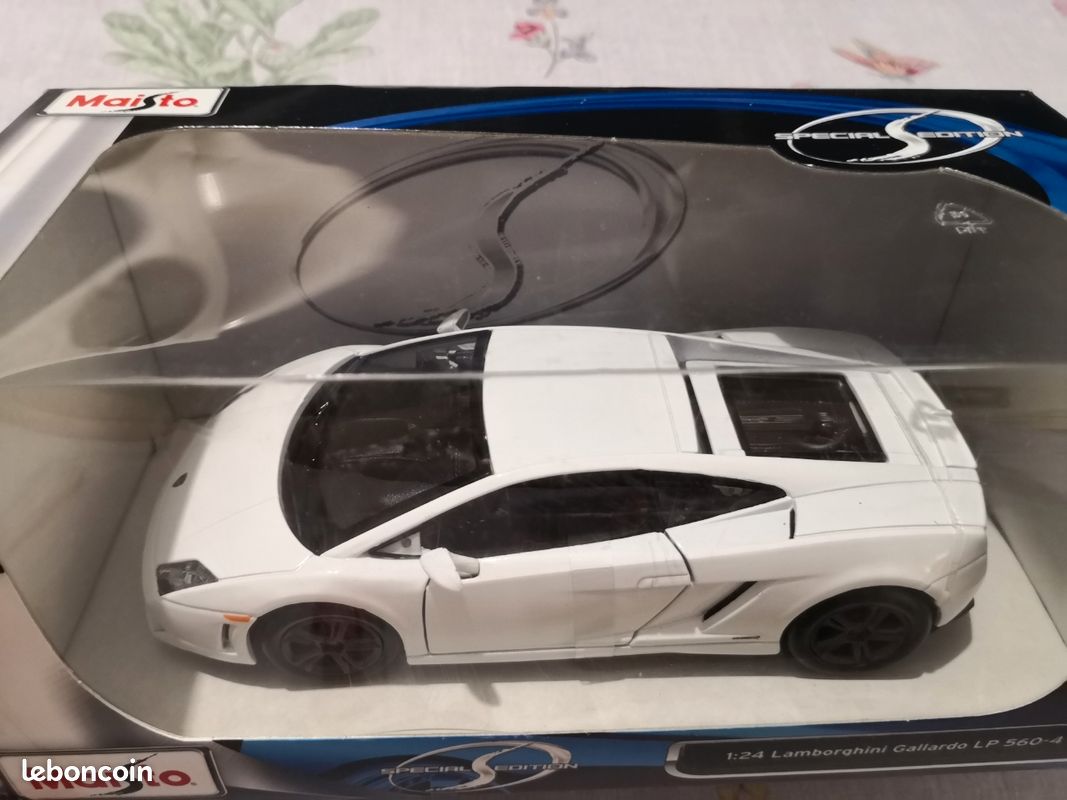Miniature Lamborghini 1/24 (image 1)