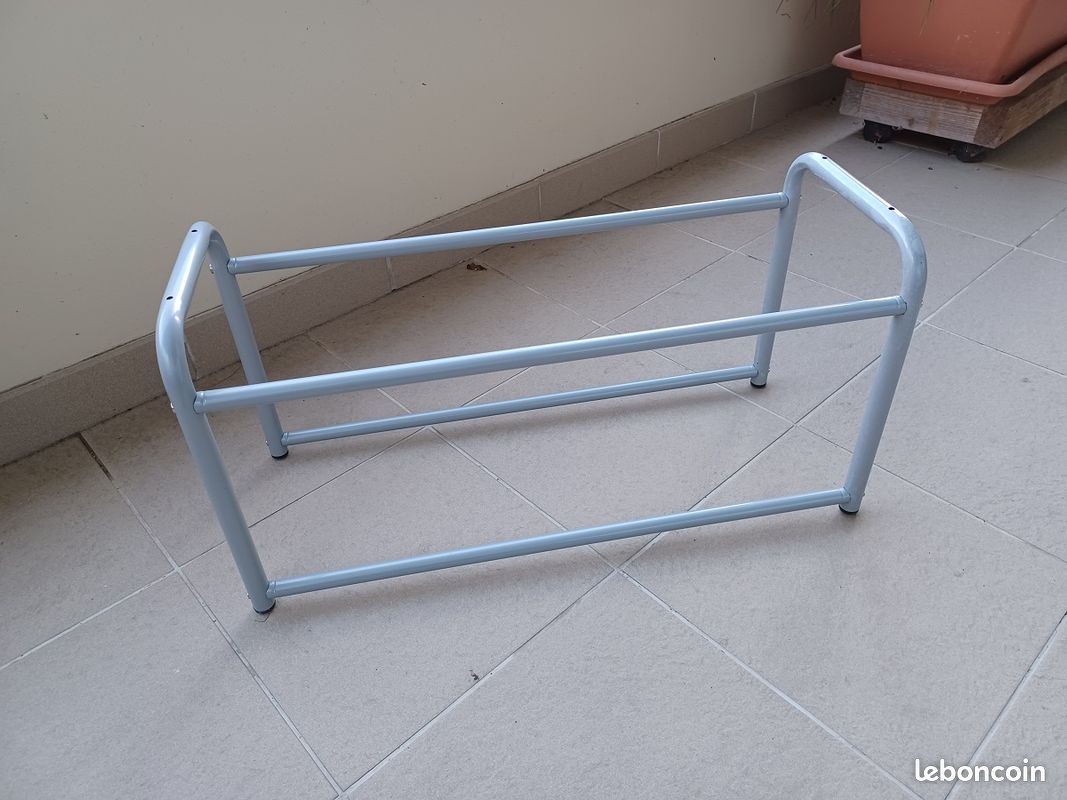 Range Chaussures Métal Gris (image 1)