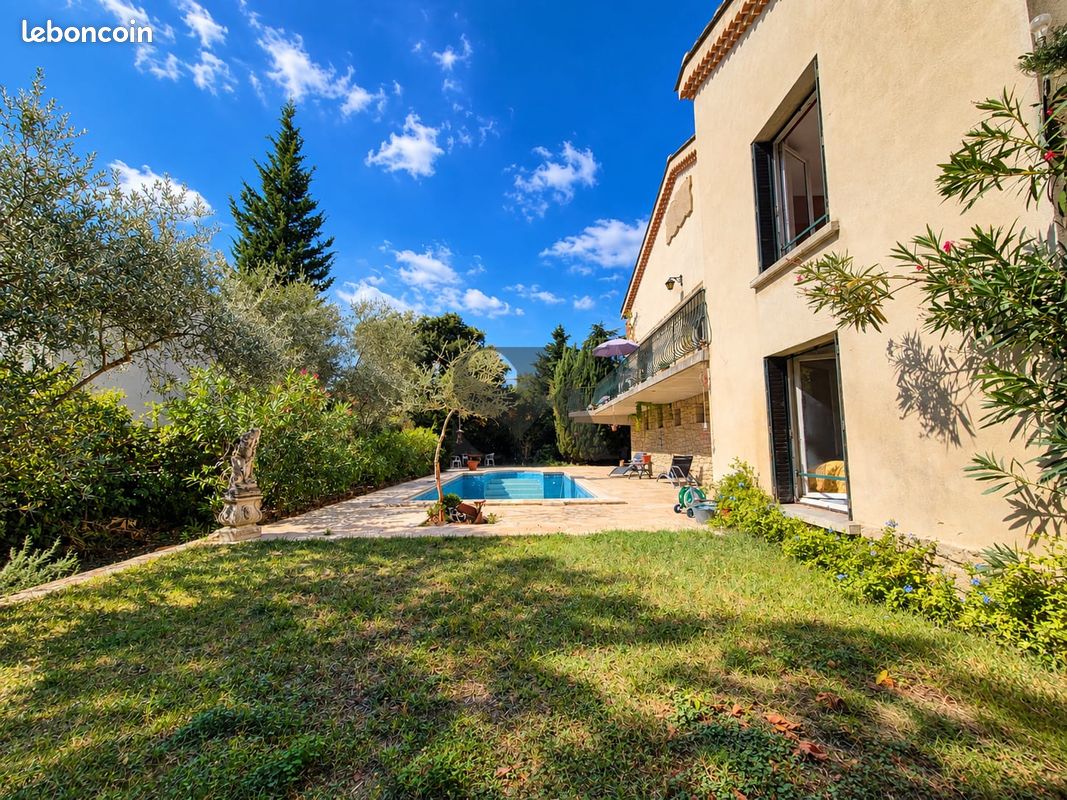Maison 8 pièces 212 m² · à Villeneuve-lès-Avignon · 212 m² · 575 000 €