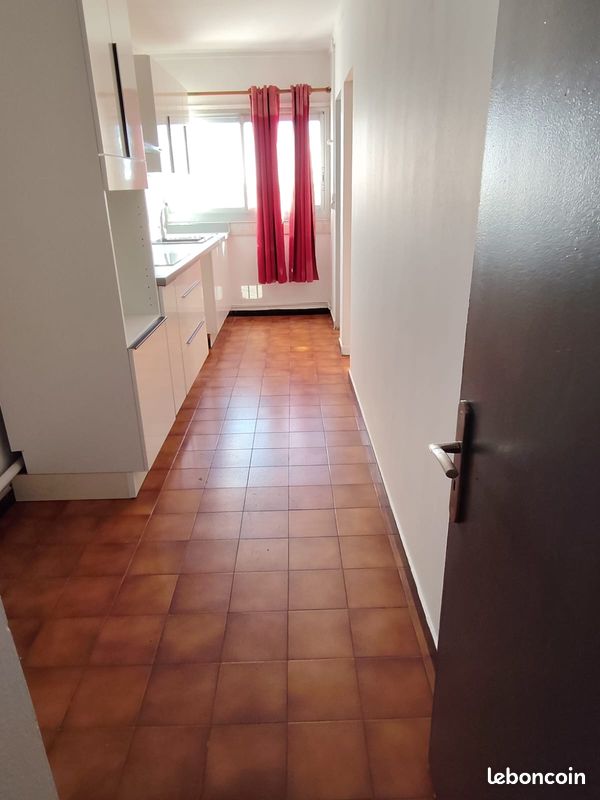 Appartement 5 pièces 91 m² · à Saint-Denis · 91 m² · 900 €