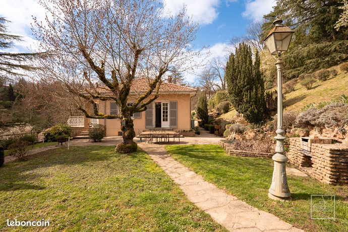 Maison 9 pièces 252 m²