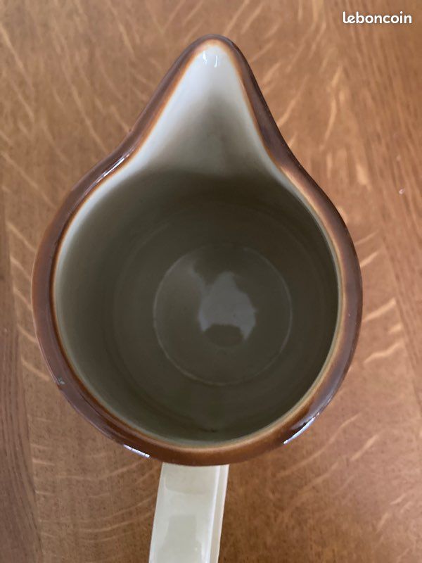 Cruche à eau ancienne (image 2)