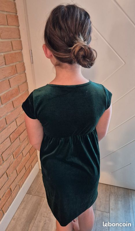 Robe en velours vert (image 2)