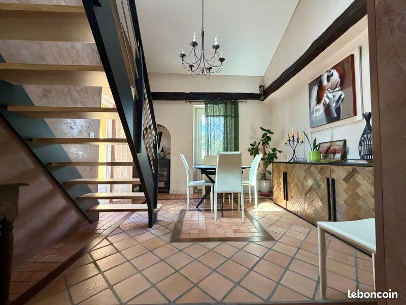 Maison 8 pièces 160 m² · à Saint-Étienne-de-Montluc · 160 m² · 365 000 €