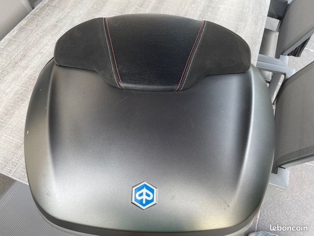 Top case (image 3)