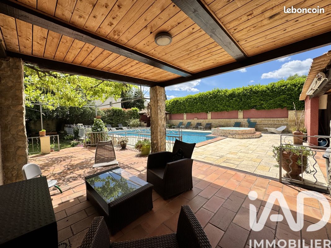 Maison 10 pièces 190 m² · à Sernhac · 190 m² · 580 000 €