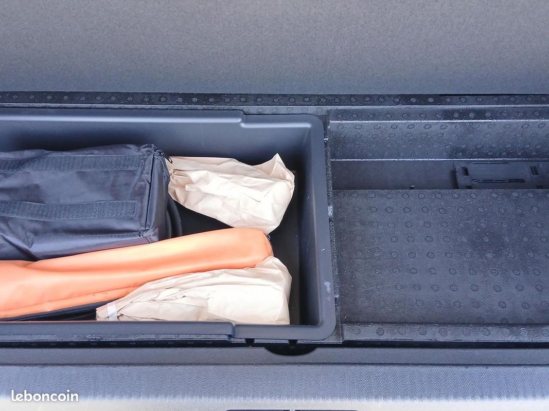 Citroen C5 Aircross 1.6 Hybride rechargeable 225 MAX + TOIT OUVRANT / VISION 360 / JANTES 19 / COFFR (image 6)