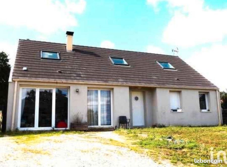 Maison 8 pièces 140 m² · à Saulnières · 140 m² · 252 000 €