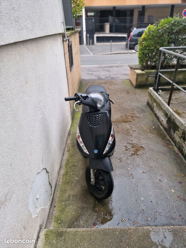 Zip 4t vend ou échange Motos