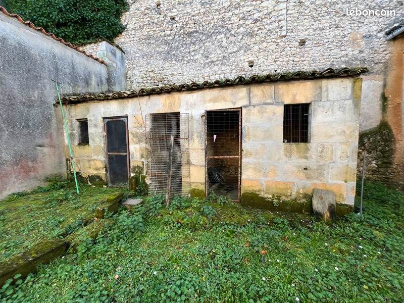 Maison 5 pièces 300 m² · à Mirambeau · 300 m² · 56 000 €