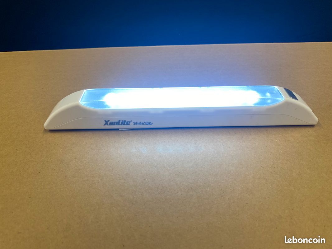 Petite lampe LED à piles (image 1)