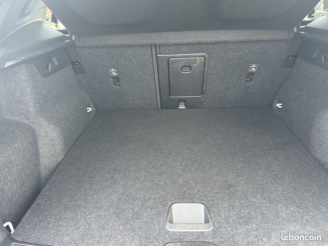 VOLVO XC40 T4 Recharge 129+82 ch DCT7 R-Design (image 13)