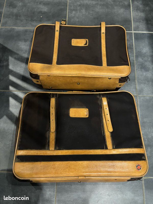 ENS DE 2 VALISES VINTAGE - Continental Auctioneers