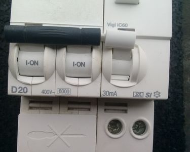 Disjoncteur Différentiel Schneider IC60N 2P 63A Courbe C + Vigi 30mA AC – Occasion