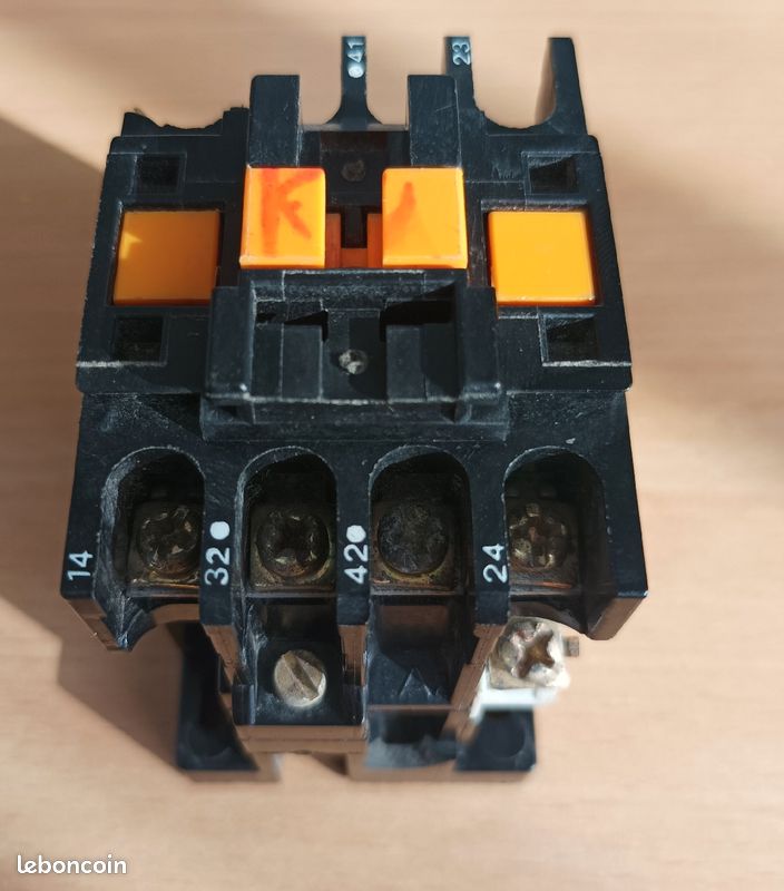 Relai CA2-DN 122 Télémécanique 220V (image 1)
