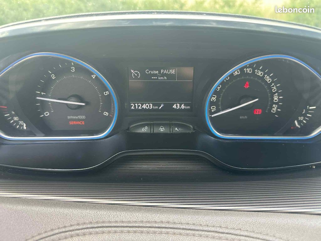 Peugeot 2008 1.6 e-HDi 115ch FAP BVM6 Allure (image 10)