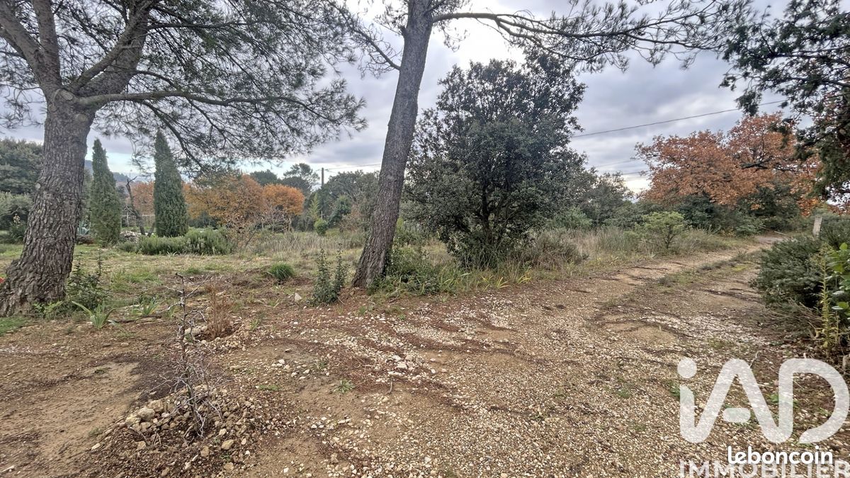 Terrain 900 m² · à Saint-Montan · 900 m² · 117 000 €