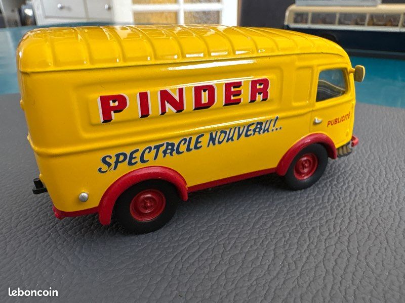 CAMION 6X6 NR 14 MACK N°32 DU CIRQUE PINDER (1953)-(1/43 ème) IXO