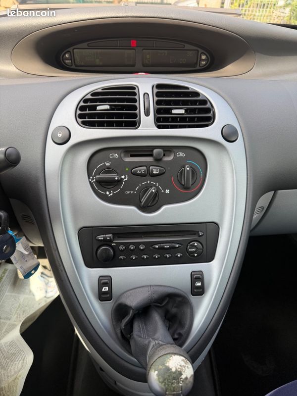 Citroën Xsara Picasso 1.6 HDI 90 CONFORT * PREMIÈRE MAIN (image 12)