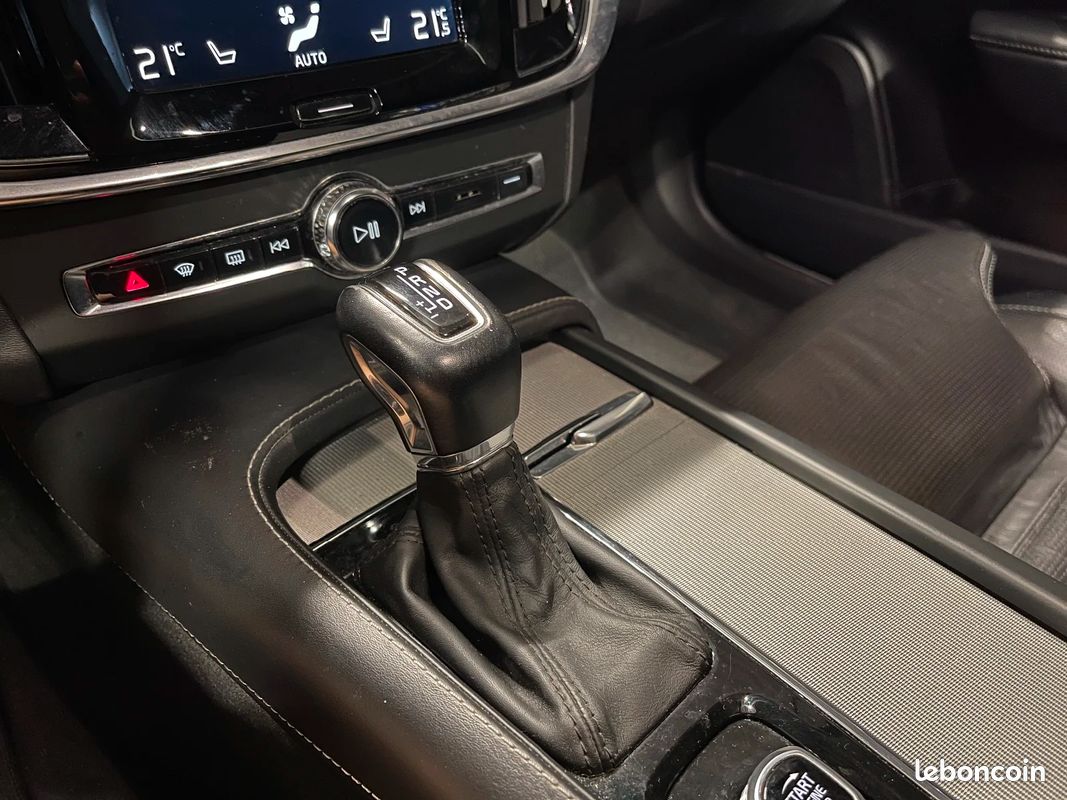 VOLVO V90 CROSS COUNTRY D4 AWD 190 ch Geartronic 8 Cross Country Luxe / Distribution à Jour / 4 pneus récents / Attelage (image 20)