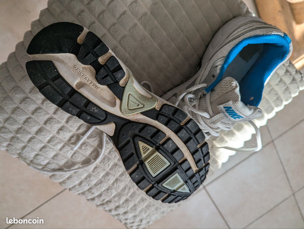 Paire de baskets Nike confortables et légères (image 2)