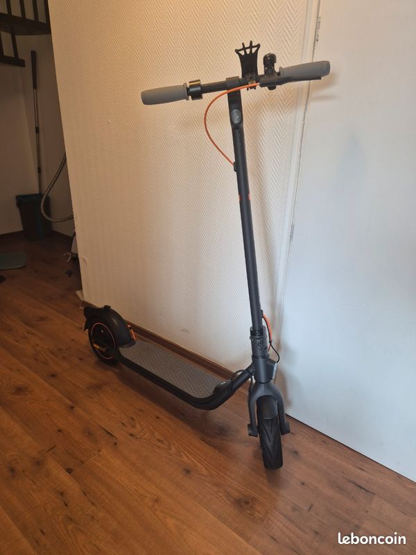 Trotinette electrique Segway Ninebot F40E (image 1)